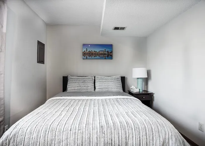 Beautiful And Cozy Olathe Home.