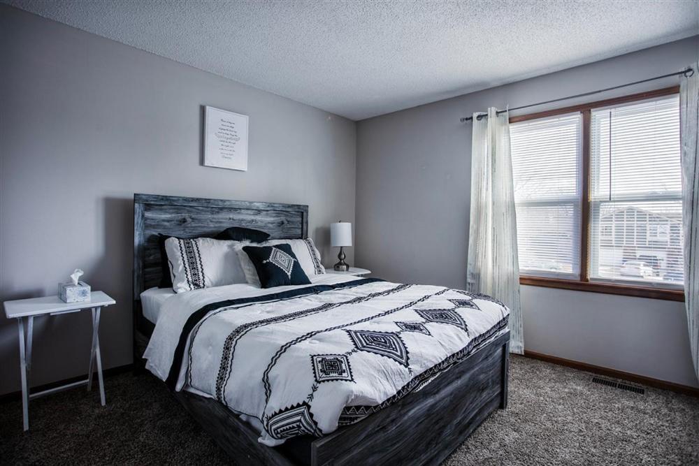 Beautiful And Cozy Home. * Olathe