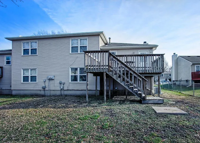 Beautiful And Cozy Olathe Home.